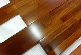 Lantai kayu yang terbuat dari kayu jati yang di potong sesuai ukuran yang diinginkan, ada beberapa ukuran yang biasa digunakan untuk lantai kayu. Lantai Kayu Jadi Trend Rumah Sehat