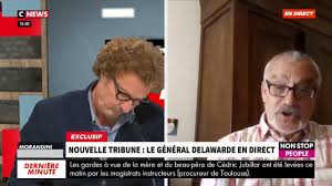 Le bilan local de la présidentielle dans cette commune permet de démêler les affrontements politiques qui s'y mènent. Mais Qui Que Cache Ce Slogan Brandi Dans Une Manifestation Anti Pass Sanitaire Vl Media