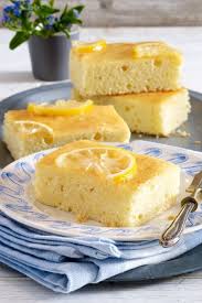 Saftiger Zitronenkuchen Vom Blech Rezept In 2020 Zitronen Kuchen Kuchen Lecker