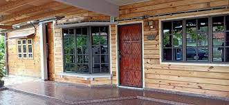 Jenis model & motif batu alam andesit untuk dinding luar rumah terbaru 2021 cukup beragam. Video Lelaki Deco Dinding Luar Rumah Guna Kayu Pallet Terpakai Gaya Macam Rumah Mat Saleh