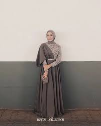 Berikut 50 tampilan dari desainer lokal dan internasional sebagai referensi berbusana. 25 Ide Baju Kondangan Simple Hijab Yang Oke
