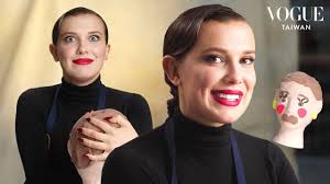 Watch 打開金卡達夏愛馬仕鱷魚皮旅行袋，出門一定要帶枕頭毯子、派對迷你水鑽小包裡面裝這兩樣就夠｜In The Bag｜Vogue Taiwan