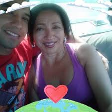 SOY por ellos …. No tenía en mis planes ser mamá … estaba ocupada en lo de  ser artista . Un día Yasha me escogió y la traje a este mundo .