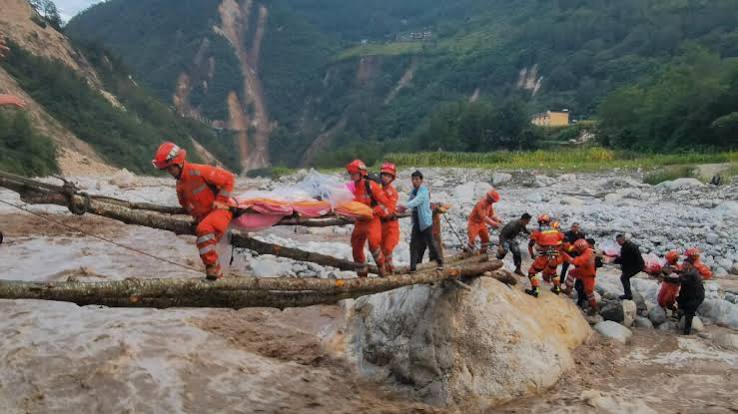 China quake toll tops 80 as rain, flash floods hamper rescue efforts - France 24