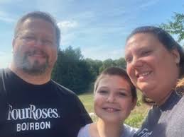 Fundraiser for Michelle Lyon by Sandy Hochstetler : Help Michelle Lyon and  her children.