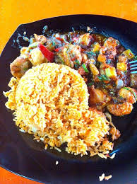 Nasi goreng menjadi salah satu menu masakan andalan berasal dari nasi goreng mudah ditemukan karena banyak disajikan di warung hingga restoran mewah tanah air. Pin On Food Drink