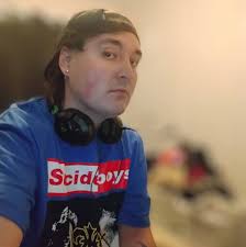 i may get hate and whatever but i've been a fan since 2018 and i can whole  heartedly say that NEW WORLD DEPRESSION is the best album the boys have  made.