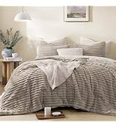 Amazon.com: Geniospin Luxury Fluffy Queen Comforter Set-3 Pieces, Sage  Green Comforter Queen Size All Seasons, Faux Fur Bedding Set, Plush Fuzzy  Comforter(Sage Green, 90''x90'') : Home & Kitchen
