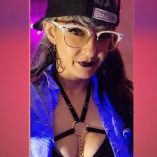 💀 SOLD💀 🎄When it's Christmas, but you're dead inside. 'Tis the Season to  be Creepy afterall! Who knew decorating a rib cage as a Christmas tree  would look so spooky cute! (BEHIND