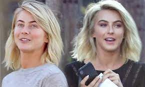 Although popular for her trendy design, julianne is likewise popular for her natural, barefaced look. Julianne Hough Transforms From Makeup Free Beauty To Full On Glamour For A Night Out With Friends Daily Mail Online