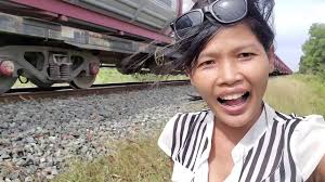 រទេះភ្លើងភ្នំពេញកំព់ងសោមឆ្លងកាត់កំពត