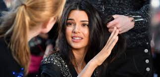Anwar hadid and kendall jenner had an encounter in jun 2018. Kendall Jenner Continues To Support Boyfriend Ben Simmons Nba Career Despite Petition From 76ers Fans The Inquisitr
