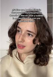 Quien Es Agatha Medium