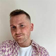 Elliot Veale's Instagram, Twitter & Facebook