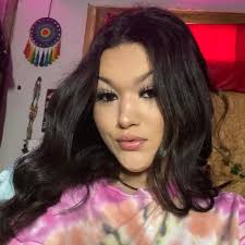 Who offers builder gel nail services in Conroe?