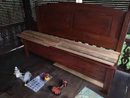 Membuat motif kayu dengan teknik rustic ini berbeda karena anda akan membuat teksut kayu dengan cara merusaknya. Katil Lama Jadi Kerusi Santai Dan Meja Kopi Impiana