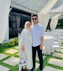 Elfira loy kini sudah berhijab. Cutenyaaaa Mashaallah Berita Kopak Media