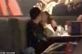 Ariana grande and dalton gomez are officially husband and wife after tying the knot over the weekend, us weekly confirms. Khu6gmq4elhthm