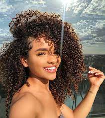 30 Chic Naturally Frizzy Curly Hair Style With Flat Iron For Medium Length Hair Curly Hair Styles Naturally Curly Hair Styles Frizzy Curly Hair