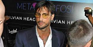 Le ultime foto social di fabrizio corona con il figlio carlos mostrano una somiglianza lampante. Fabrizio Corona Sono Una Macchina Da Soldi Riesco A Guadagnare 100mila Euro Al Giorno Oggi