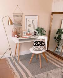 Polubienia 2 973 Komentarze 128 Kelsey Heinrichs Kelseyinlondon Na Instagramie Current Desk Setup Room Inspiration Home Decor Study Room Decor