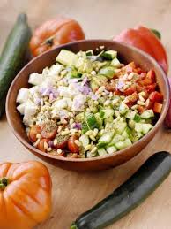 Salade Grecque Facon Buddha Bowl Recette Salade Grecque Recette Salade Grecque Recettes De Cuisine