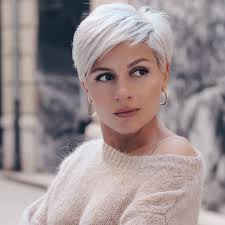 Straight and simple white hair. 10 Office Short Hairstyle Ideas For Women La Vox