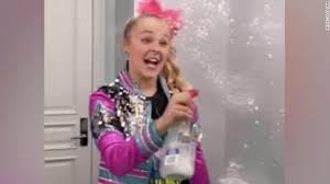 Nickelodeon S Jojo Siwa Debuts New Hairstyle In Tiktok Video Cnn Video Record and instantly share video messages from your browser. jojo siwa debuts new hairstyle