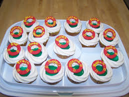 Cupcakes Avoine Et Framboises Creme Au Beurre Piping Gel Et Decoration En Fondant