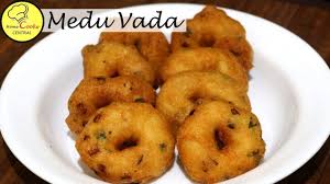 Crispy And Spongy Medu Vada Recipe South Indian Recipes Homecooks Central Youtube South Indian Food Indian Food Recipes Medu Vada Recipe