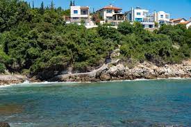 Εάν ακολουθήσατε μια σύνδεση εδώ, μπορεί να θελήσετε να επιστρέψετε και να διορθώσετε τον σύνδεσμο για να συνδέει προς την κατάλληλη συγκεκριμένη. To Mikro Grafiko Limanaki Sto Polydendri San Kart Postal Fwtoreportaz Astratv