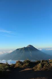 Secara visual, cuaca di sekitar gunung merapi minggu ini umumnya cerah pada pagi hari. Hd Wallpaper Indonesian View Merbabu Merapi Sky Mountain Scenics Nature Wallpaper Flare