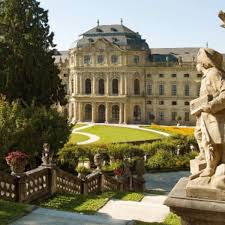 Wurzburger Residenz Und Hofgarten Deutschland Tourismus Reisen Urlaub Ferien Hofgarten Schlosser In Bayern Urlaub Bayern