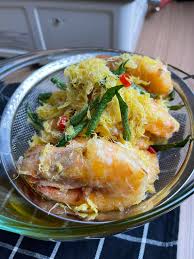 Resepi mee rebus yang pasti sedap, rahsia kepekatan dan kemanisan kuah mee rebus ini terletak pada ubi keledek yang direbus. Che Nom Home Facebook