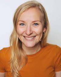 Danielle Munday's Instagram, Twitter & Facebook