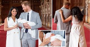 La démarche est possible quand un animal est apte à percevoir et interpréter des signaux. Un Expert En Langage Corporel Decrypte Le Sens De La Premiere Sortie En Famille Des Sussex Vonjour