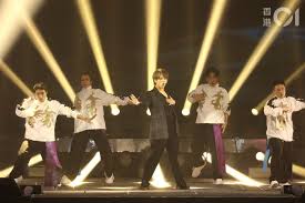 Download the original/largest images image max url. Lo2j Uvigaorm