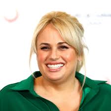 Da sie übergröße trage, sei es früher nicht leicht gewesen. Rebel Wilson Sie Zeigt Ihren Abnehmerfolg Gala De