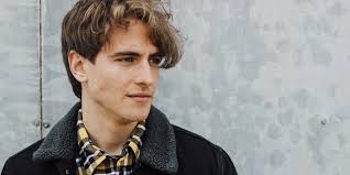 Manel Navarro: "En el 'poliamor', hay que tener muy claro qué es lo que  quieres"