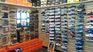 Shop our selection of men's athletic shoes from brand names like nike, new balance, adidas and more. Athletic Shoe Factory 2465 Black Rock Turnpike Fairfield Ct 06825 Usa