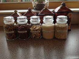 I Started Using The Large Yankee Candle Jars For Canisters They Have A Fantastic Tight Seal Besides You Pay 22 A Jar Why Rangement Cuisine Idee Deco Cuisine