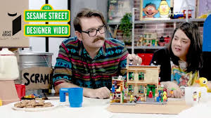 Während ernie oft als naiv und kindlich daherkommt, verkörpert bert die strenge stimme der vernunft in der beziehung. Lego Ideas 123 Sesamstrasse 21324 2020 Ab 104 77 Stand 18 08 2021 Lego Preisvergleich Brickmerge De