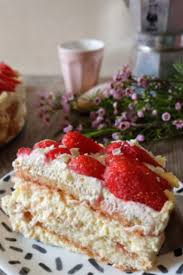 Tiramisu Aux Fraises Recette Du Classique Italien Version Printaniere En 2020 Recette Tiramisu Fraise Tiramisu Fraise Recette Dessert Fraise