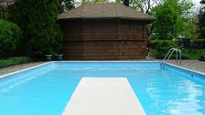 The water warden safety pool fence system comes in fully adjustable, 12' sections for a perfect fit around any size or shape pool. Quebec To Force All Residential Swimming Pools To Conform To Safety Standards Cbc News