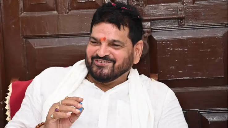 चुनाव आते ही राहुल गांधी हिंदू बन जाएंगे', कांग्रेस नेता पर बृजभूषण शरण सिंह का जोरदार हमला - brijbhushan sharan singh attack on rahul gandhi near elections become hindu ...