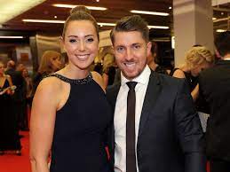 Online magazin um das vermögen von promis und einkommen der stars und superreichen aufzudecken. Marcel Hirscher Und Freundin Laura Gaben Sich Das Ja Wort Sn At