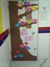 Pin By Ana Vely Uresti On Valentines Valentines Classroom Door Door Decorations Classroom Classroom Valentine Learn how to create a valentine's day door decoration using cute chipboard hearts in this video craft tutorial. valentines classroom door