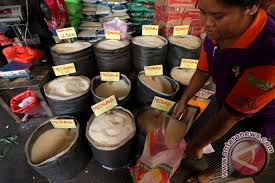Sedangkan, harga beras kualitas medium di penggilingan sebesar rp 9.117 per kg, naik 2,03 persen dari bulan sebelumnya. Harga Beras Di Jember Masih Tinggi Antara News