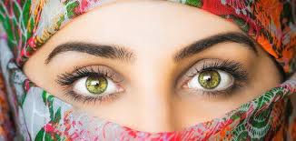 ينقسم ألوان الشعر إلى درجات متعددة منها ما هو أشقر في لون الصبغة أو أحمر أو أسود أو بني أو اصفر والكثير من صبغ الشعر باللون الأشقر عندما يرى الشخص من رجل أو مرأة بأنه قد صبغ شعره باللون الأشقر فإنه دلالة على العين والحسد له. ÙƒÙ„Ø§Ù… Ø¹Ù† Ø¬Ù…Ø§Ù„ Ø§Ù„Ù…Ø±Ø£Ø© Ù…ÙˆØ¶ÙˆØ¹