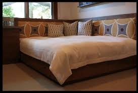 5833af601acb9a0221213df8e84e2d95 Jpg 1056 717 Bedroom Furniture Layout Bed Design Small Bedroom Furniture It's difficult to make the bed and. pinterest